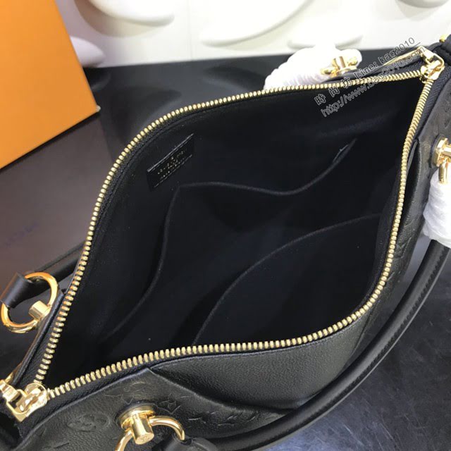 LV包包 LV新款女包 M44397 VTote中號手袋 壓紋牛皮間嵌入V形光面牛皮 LV手提肩背女包  ydh3705